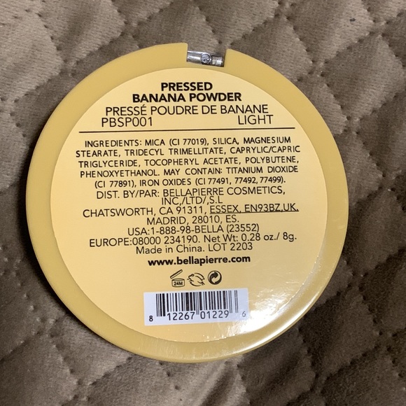 Bella Pierre Pressed Banana Powder Light - Picture 2 of 2